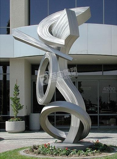 色彩運(yùn)用對于不銹鋼雕塑的影響